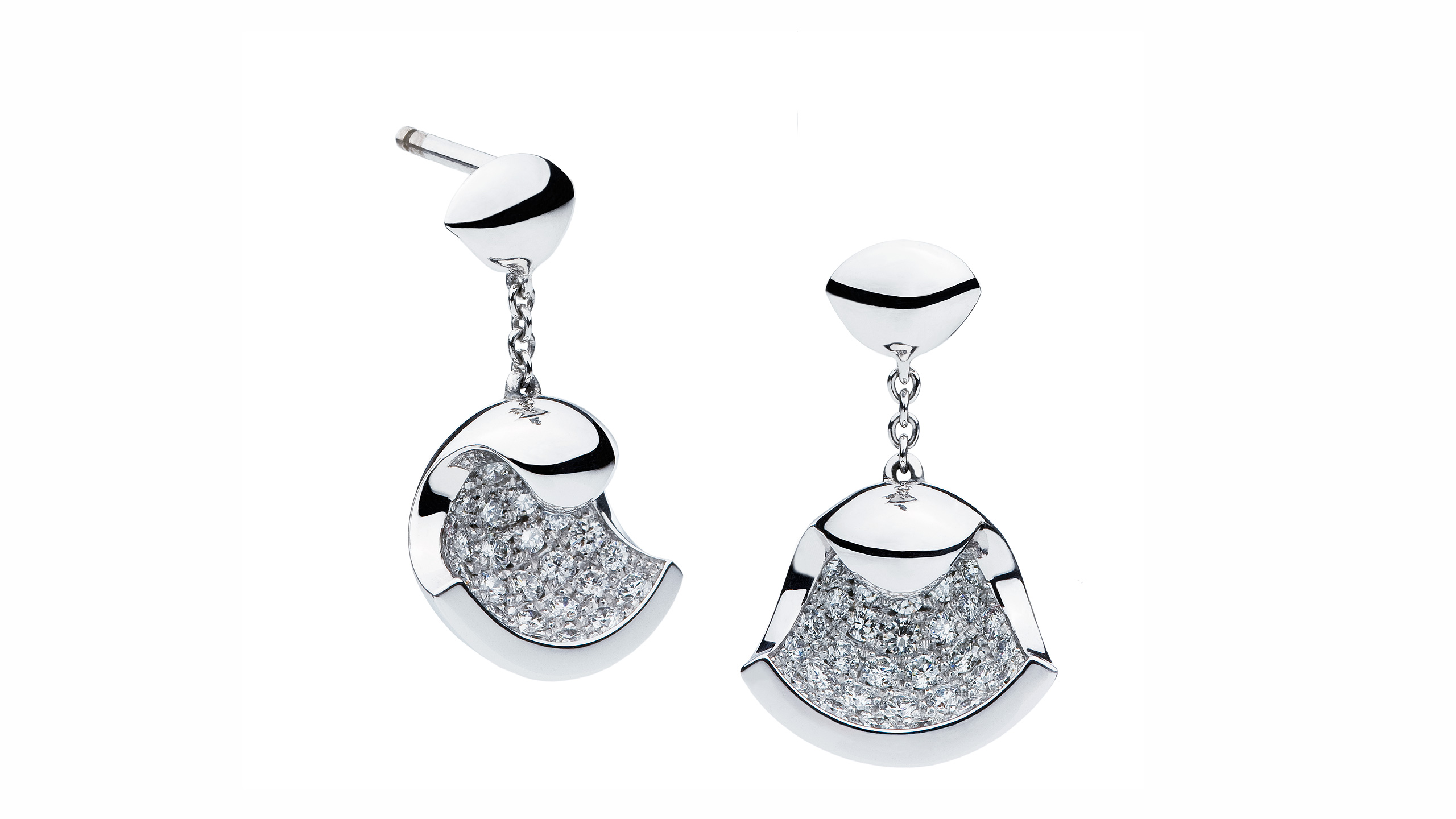 https://towejewels.com/wp-content/uploads/2012/08/Coquille_earrings_pair_20110322_0010_OK_2560x1440_overview_Web.jpg