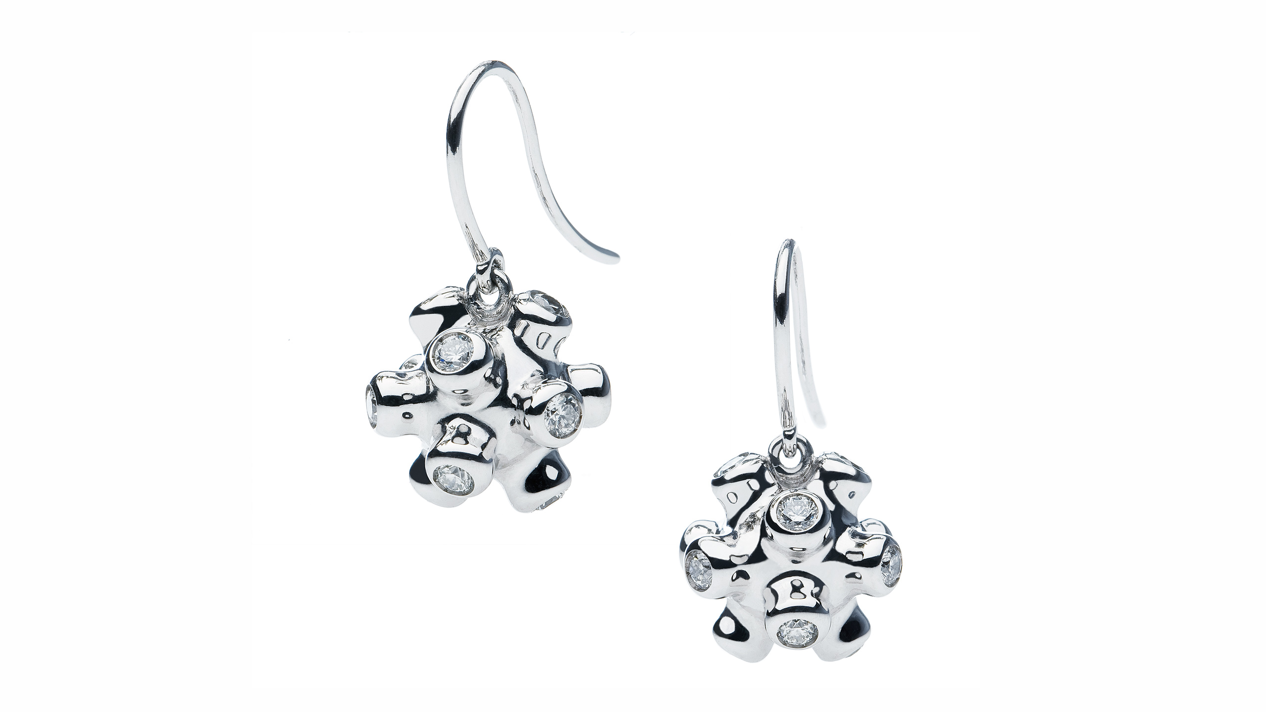 https://towejewels.com/wp-content/uploads/2012/08/Harmony-earrings_pair_20110217_0049_OK_2560_Overview_Web.jpg
